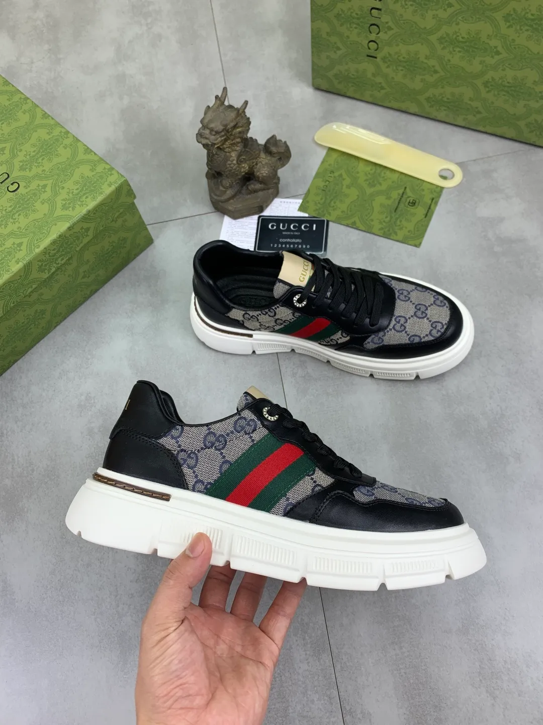 Men's shoes 💰P400💰[New style]🆘 The latest model from Gucci GUCCI official website🎁Classic casual and fashionable men's shoes👟Best model💥The style is simple and elegant, exclusive for trendy men. Unique official website latest brand elements👑Gucci original decoration, fashionable and generous, original soft calfskin fabric➕Comfortable soft first-layer pigskin lining ✅The official website specifies wear-resistant casual outsole, the classic model is photographed in real life🎬Color: 2️⃣colors available😍Number of codes: 38-44